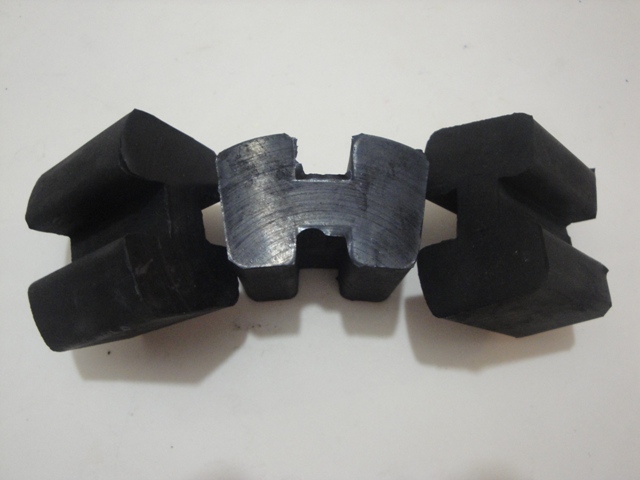 <p>لقمه لاستیکی جهت کوپلینگ واحد ارسال مواد شرکت فولاد خوزستان در سال 93</p>